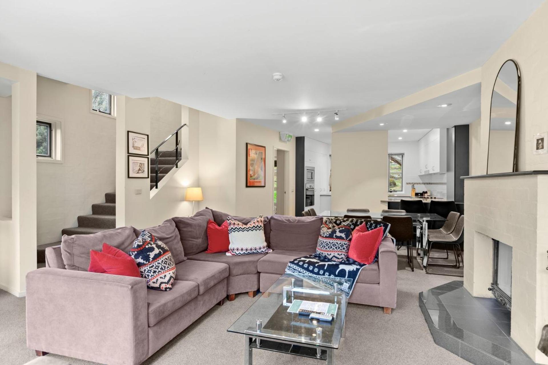 Village Green 2 Bedroom Loft Townhouse With Views Fireplace And Garage Parking 스레드보 외부 사진