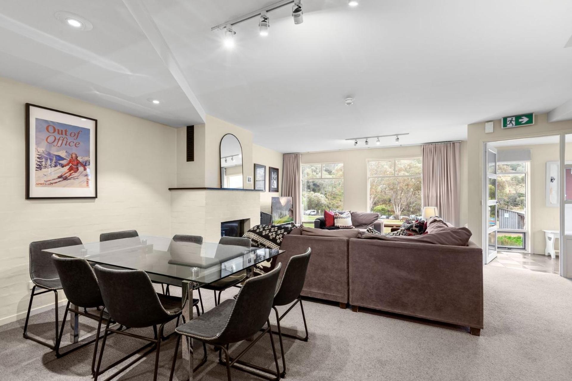 Village Green 2 Bedroom Loft Townhouse With Views Fireplace And Garage Parking 스레드보 외부 사진