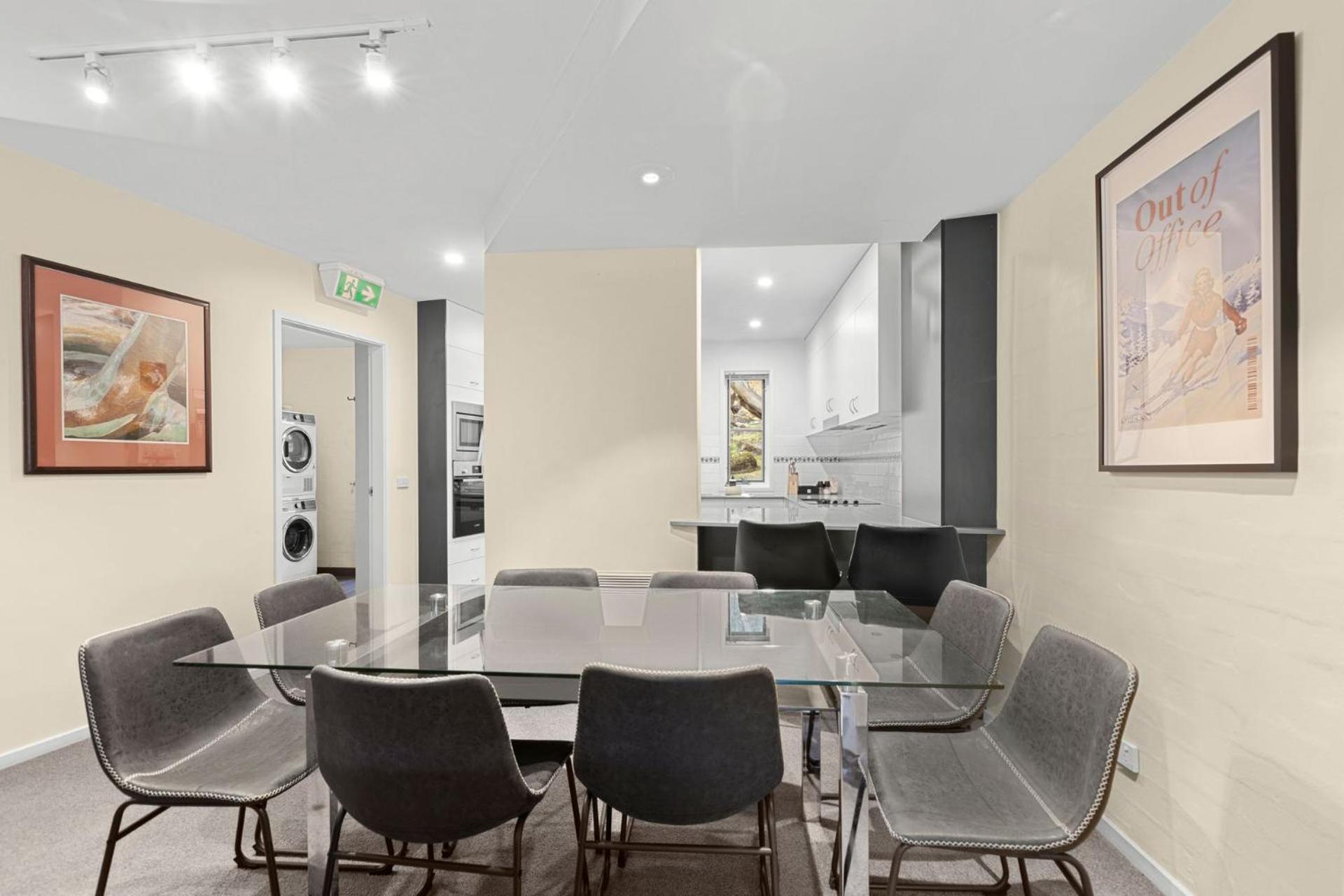 Village Green 2 Bedroom Loft Townhouse With Views Fireplace And Garage Parking 스레드보 외부 사진