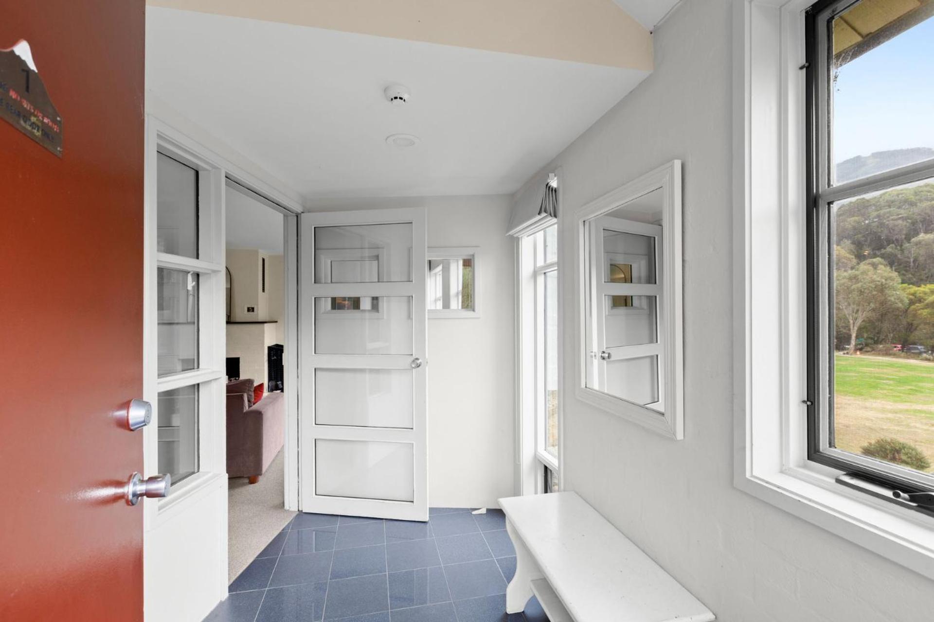 Village Green 2 Bedroom Loft Townhouse With Views Fireplace And Garage Parking 스레드보 외부 사진