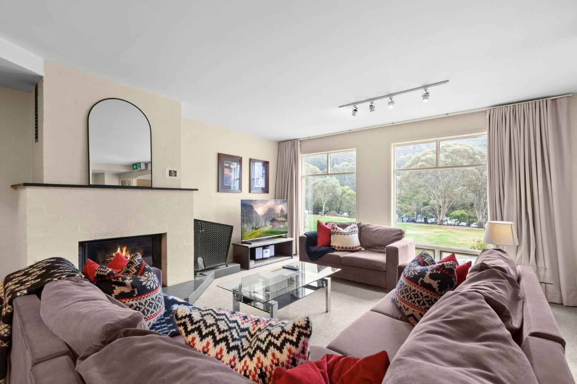 Village Green 2 Bedroom Loft Townhouse With Views Fireplace And Garage Parking 스레드보 외부 사진